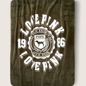 Victoria's Secret PINK Hunter Green Love 86 Sherpa Blanket 60" x 72" NEW